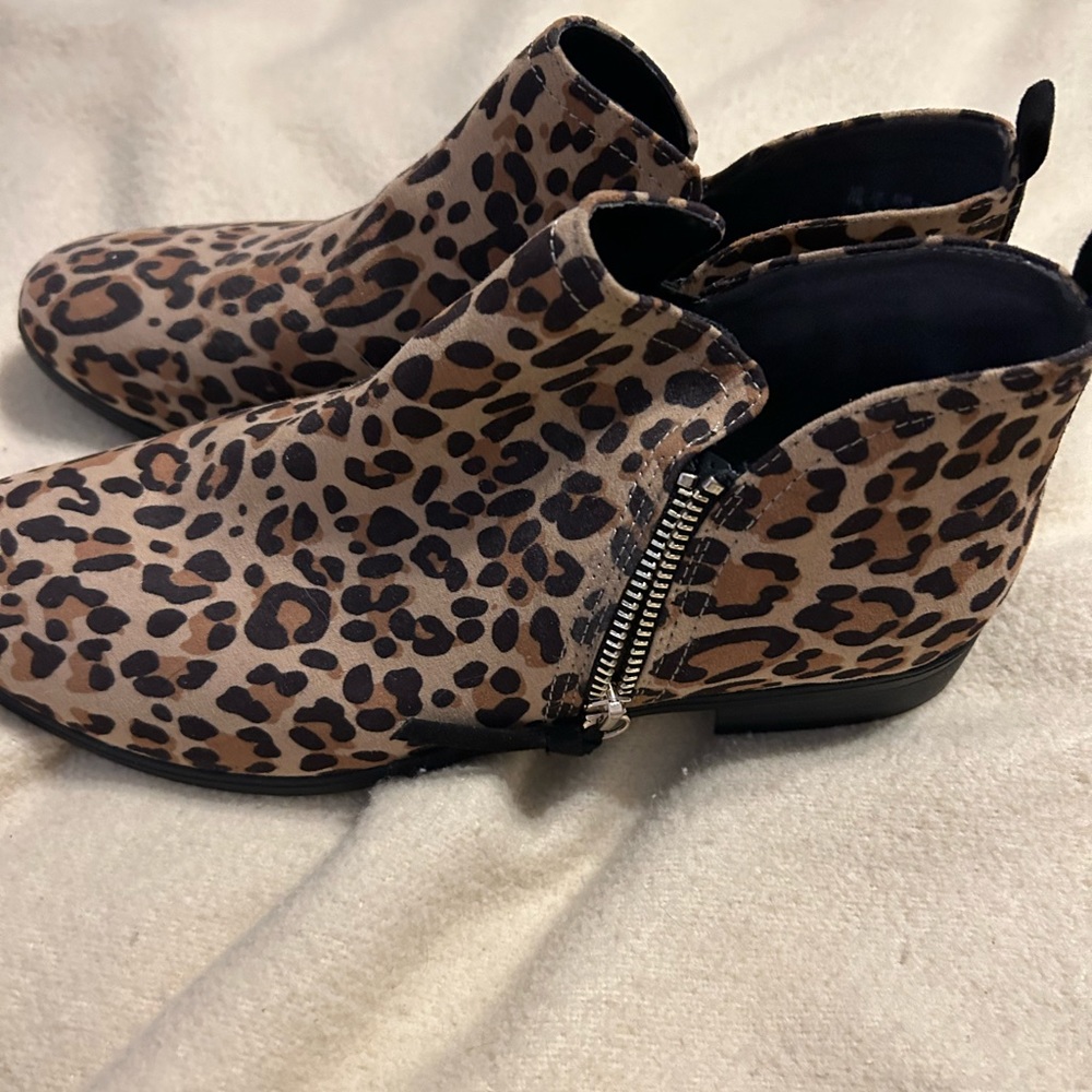 Dr. Scholls Rate Zip Bootie Size 11, excellent condition.Size 11 Medium